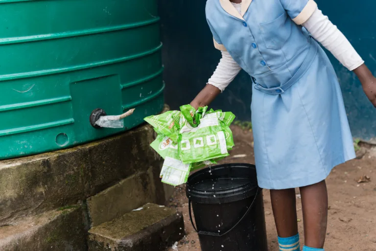 ChemistryCan_Recycling food packaging into desks