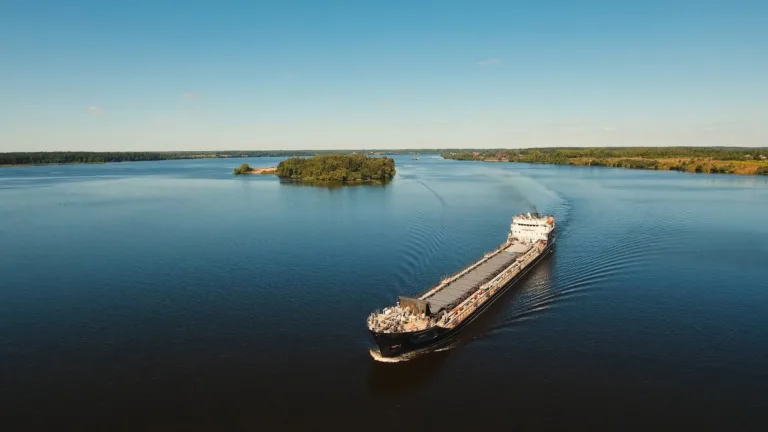 ChemistryCan_Using hydrogen-powered barges